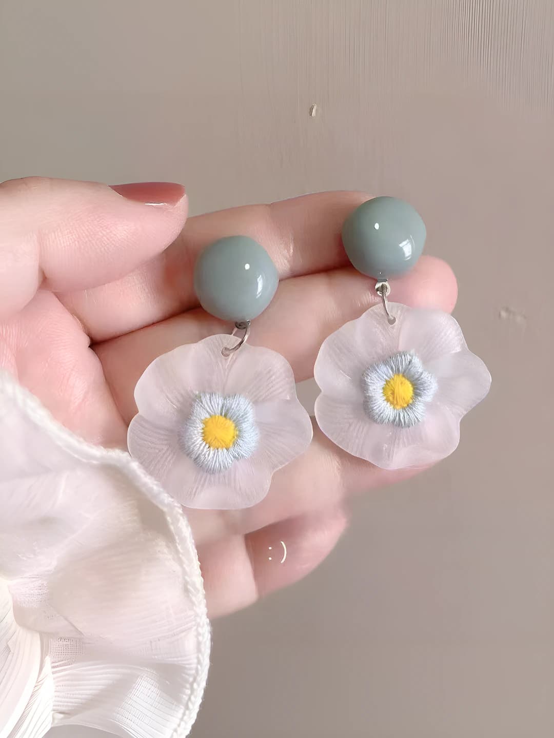 3#Green flower studs