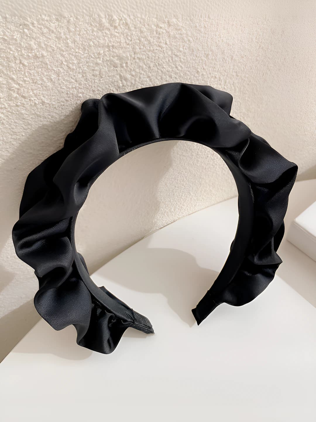 1# Black, ruffled, large