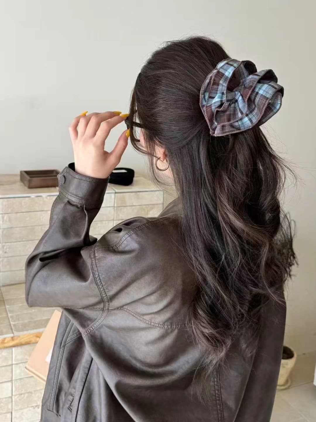 3# Blue coffee plaid banana clip approx. 9.5 cm