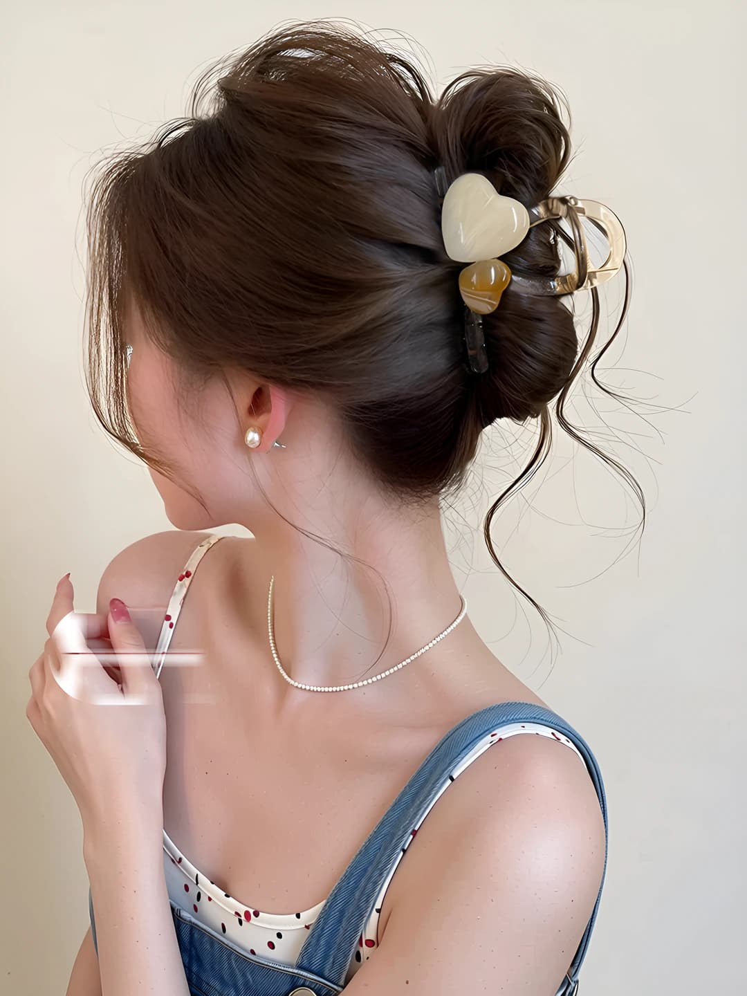 Medium beige flower clip ~8 cm
