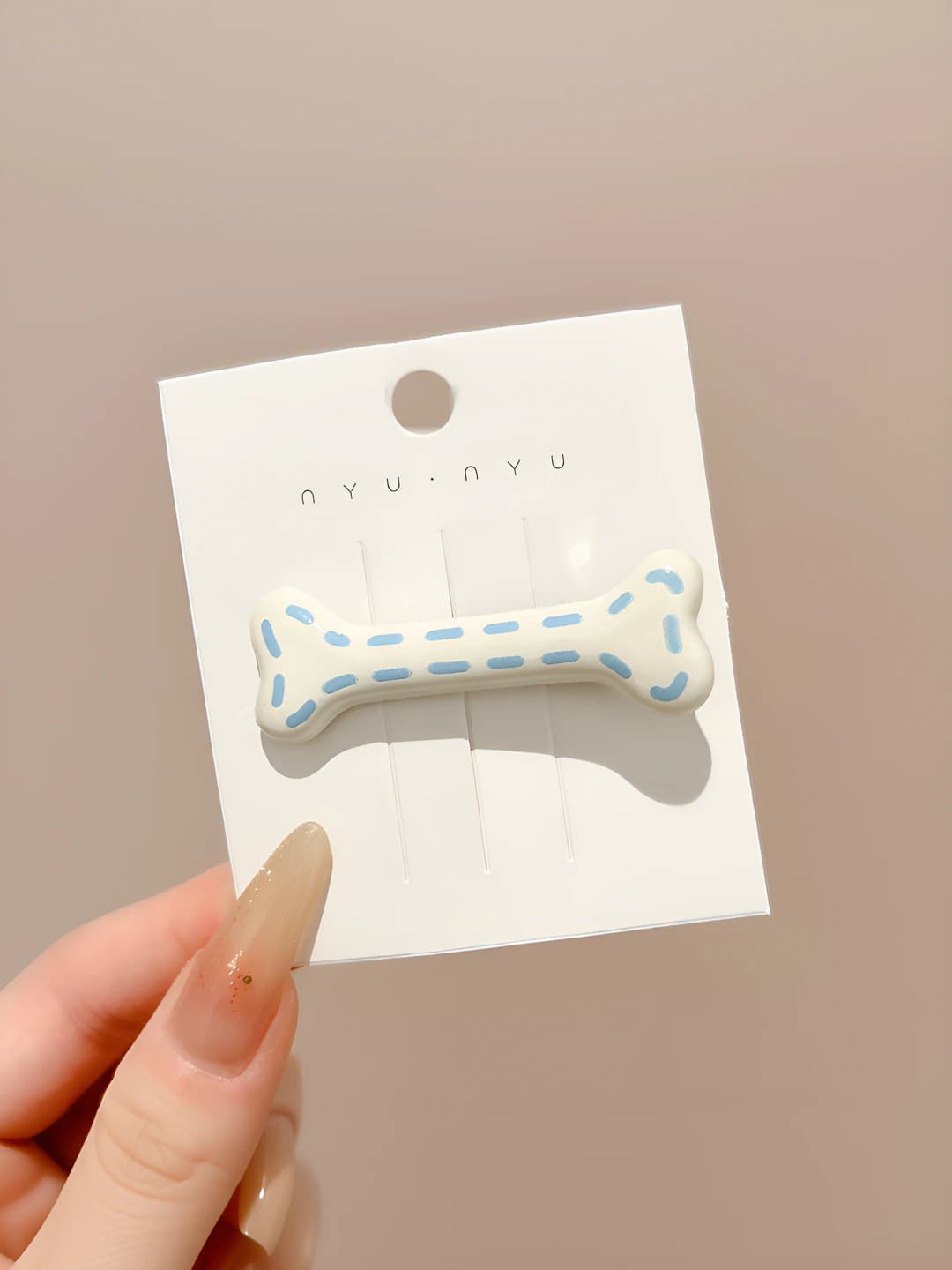 2# Off-white bone clip ~5.5 cm