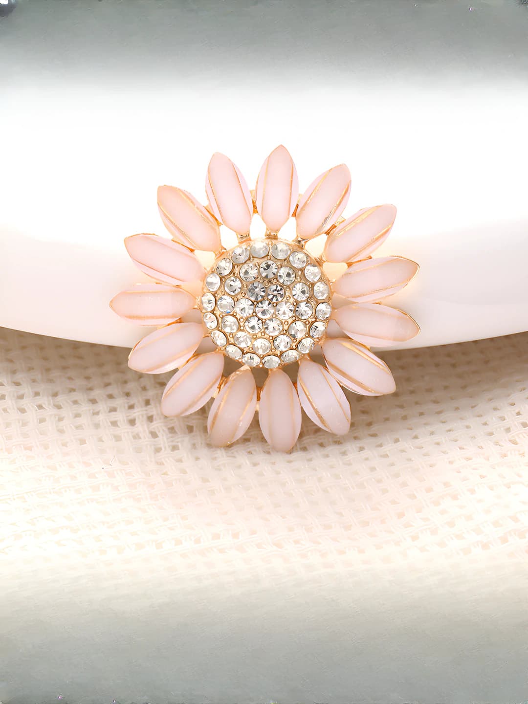 D2391 Resin flowers white