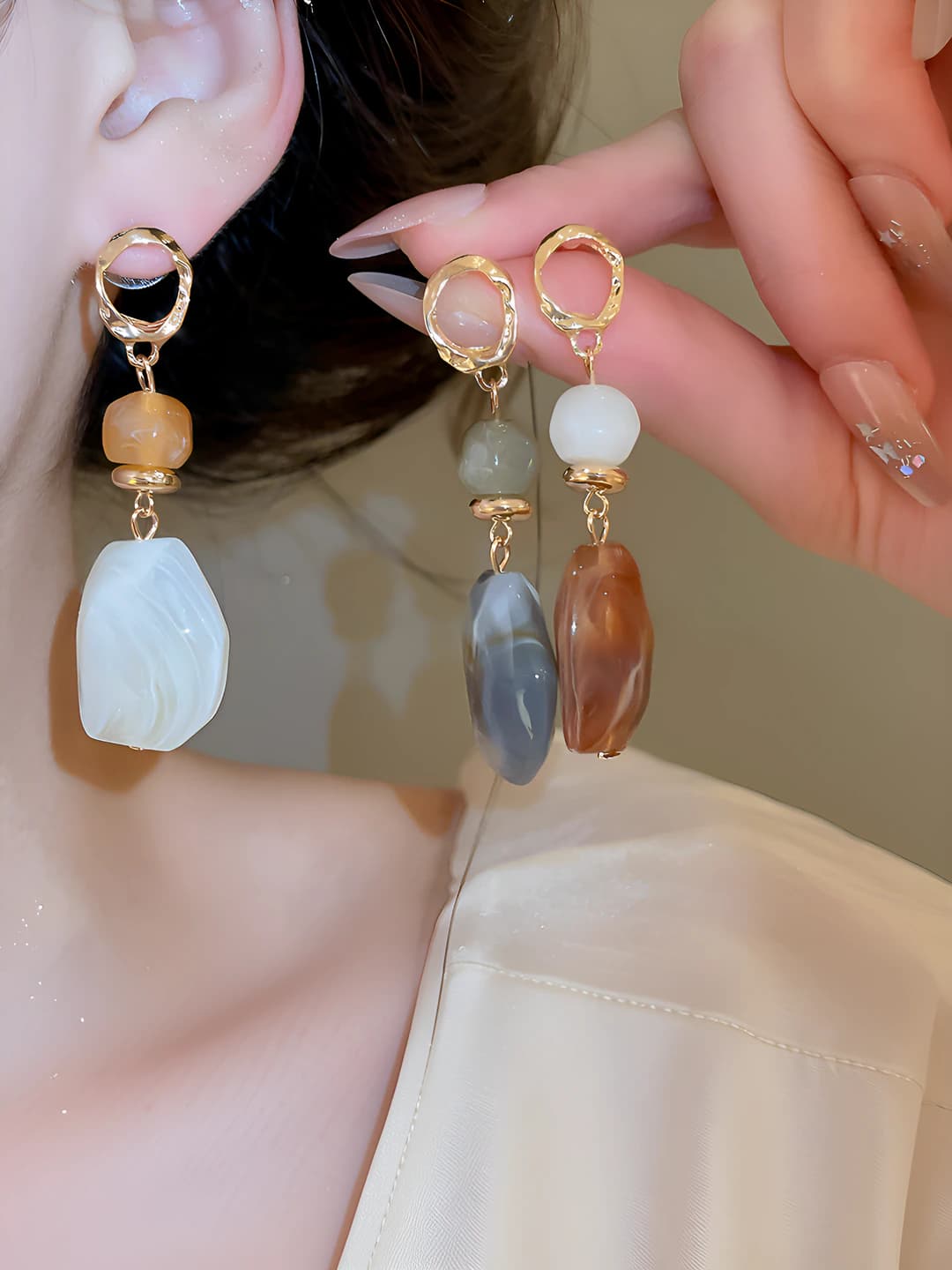 Ayollar uchun rezinadan geometrik shakldagi, enamli, aylanma va ellips dizayn elementli, po'lat tirqishli, oddiy va minimalistik uslubdagi drop earrings