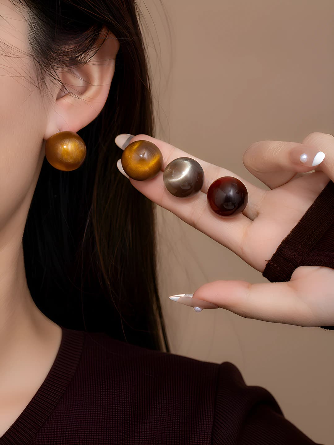 Ayollar uchun retro gong uslubidagi dyed cat-eye round ball earrings, yuqori darajadagi his-tuyg'uli quloq bezaklari, zamonaviy dizayn