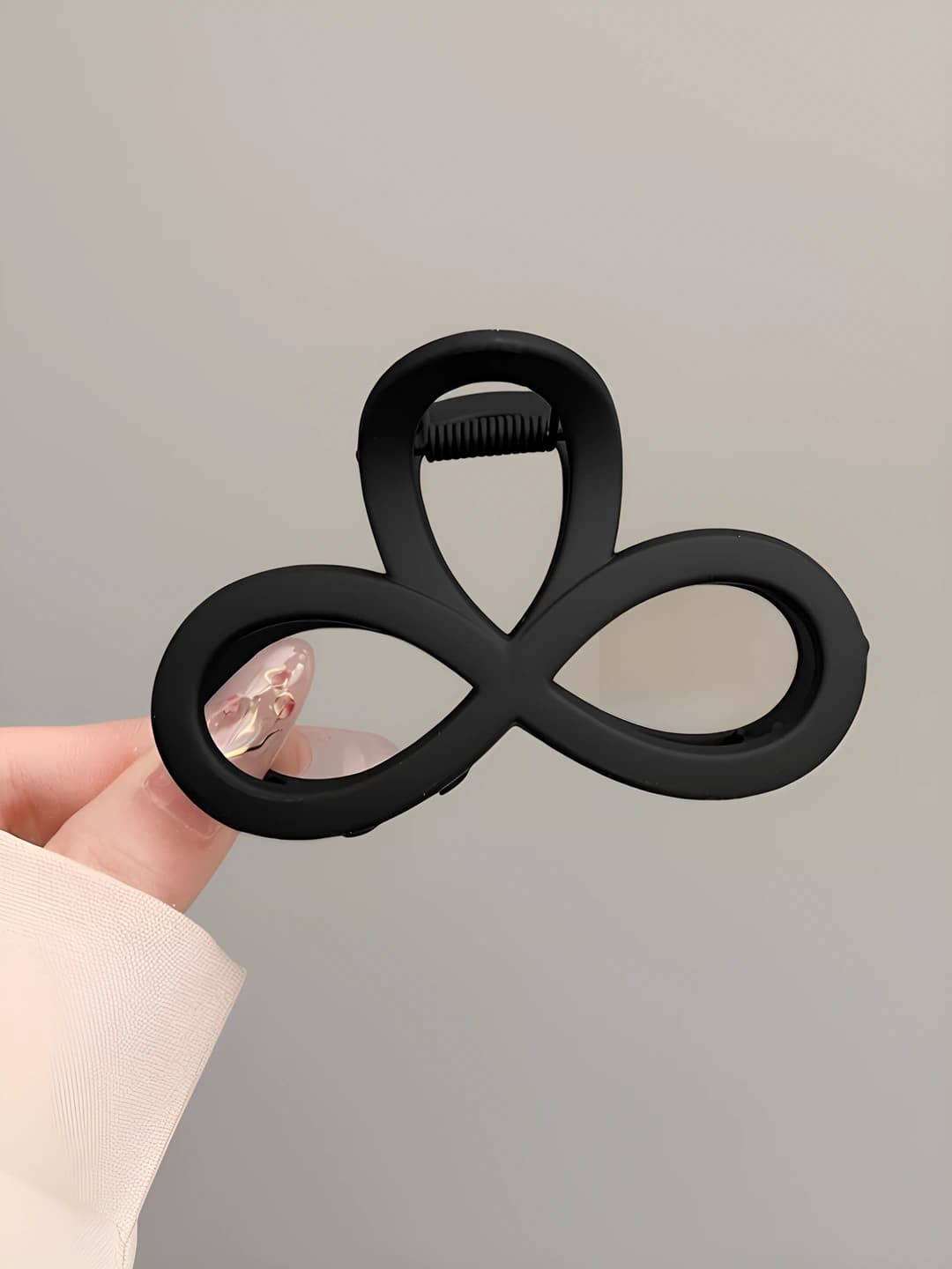Black clip 8 cm