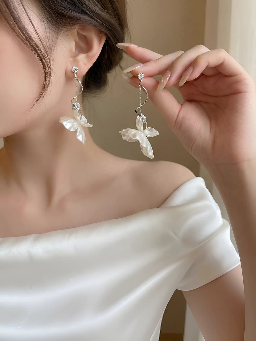 1# White iris diamond earrings