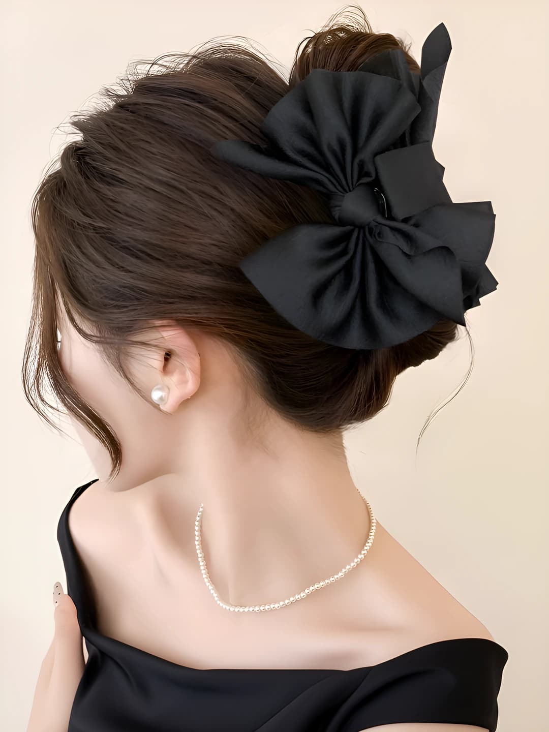 Qora, katta bow