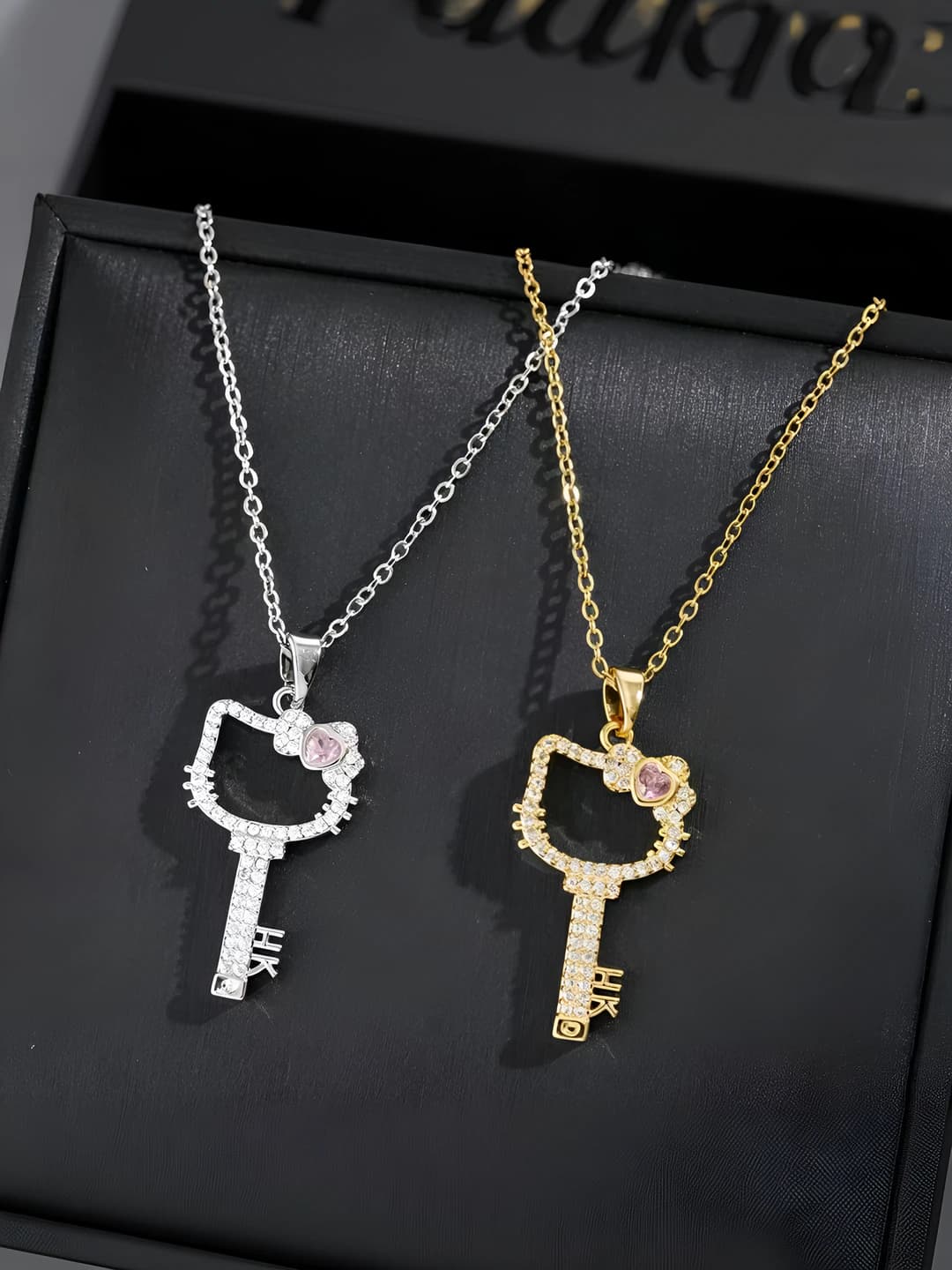 Women's cat key pendant necklace in titanium steel with zirconia