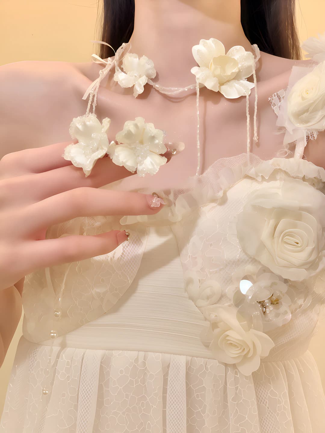 Women's white floral jewelry set: earrings and clavicle chain necklace