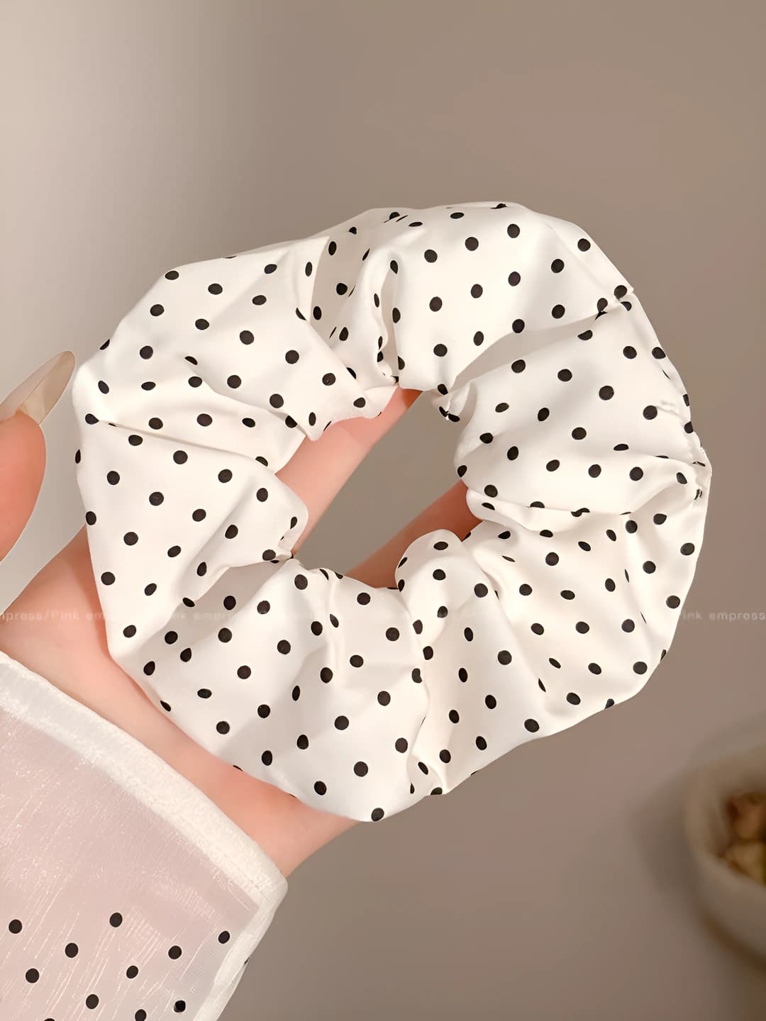 White polka dot, 11 cm
