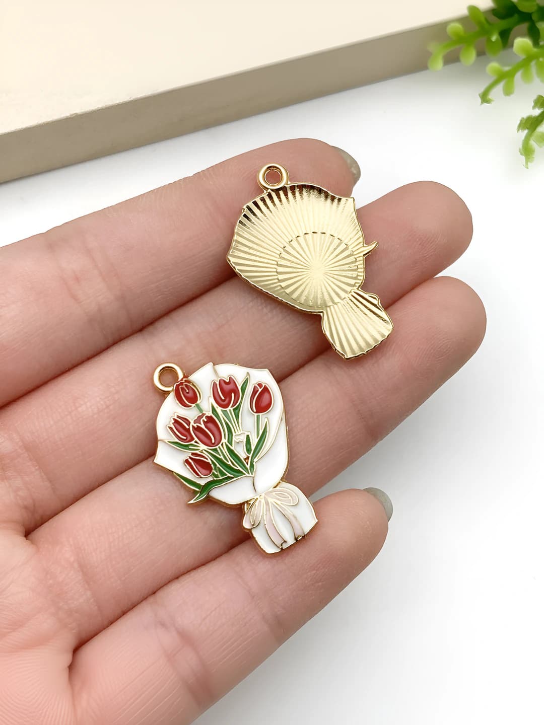 1 шт, красный, букет в руках, 27x18mm, 1.98g