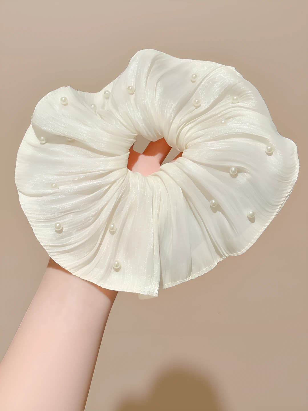 1# White pearl ruffle 20 cm