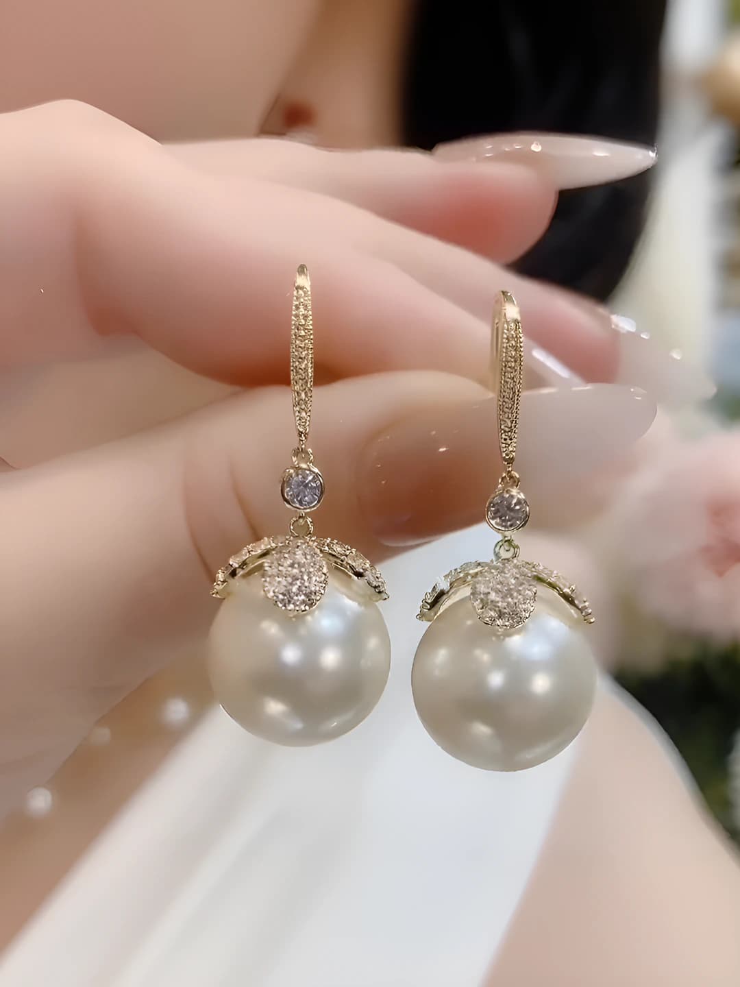 1# Gold pearl earrings