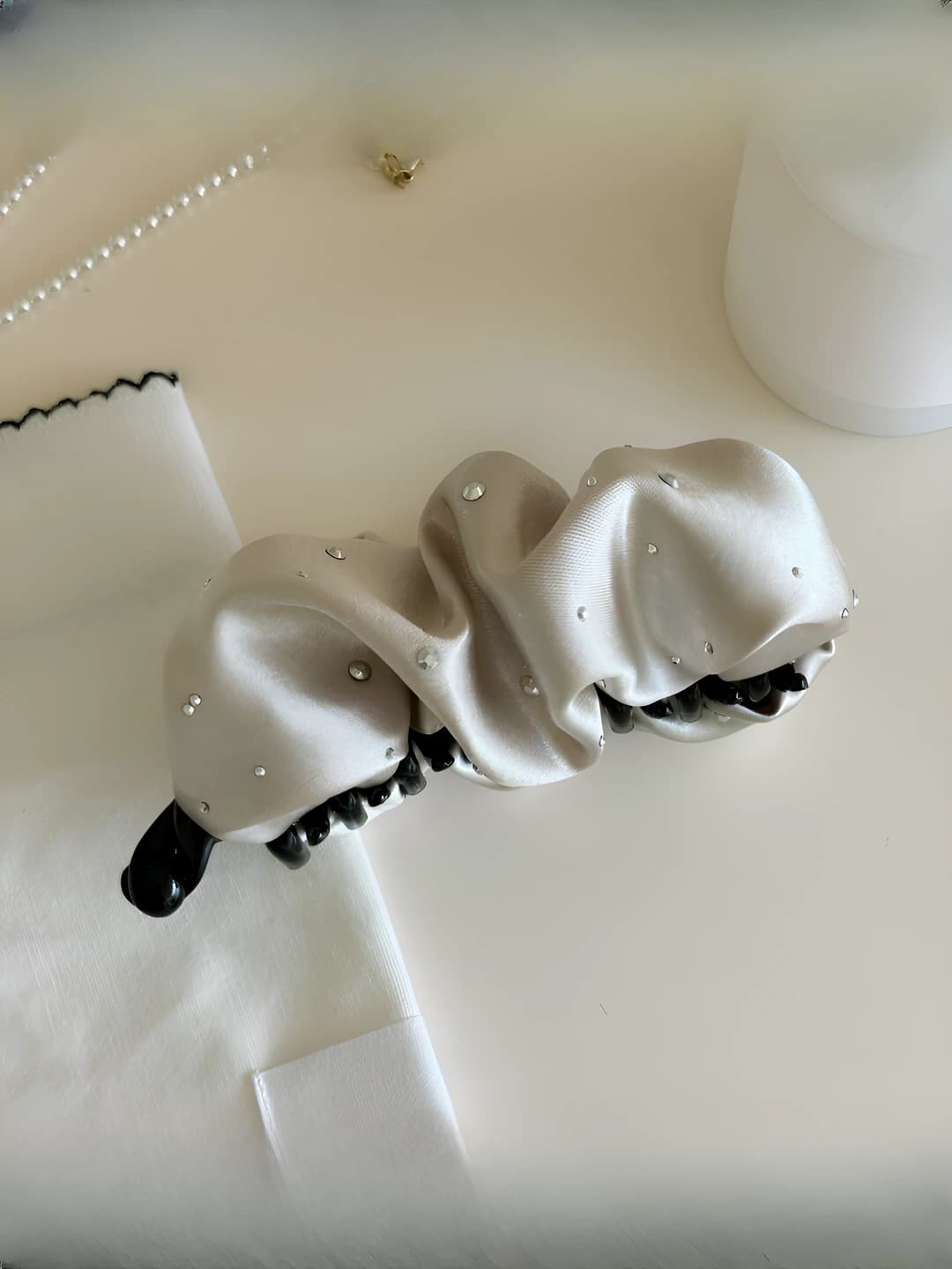 Twist clip - White