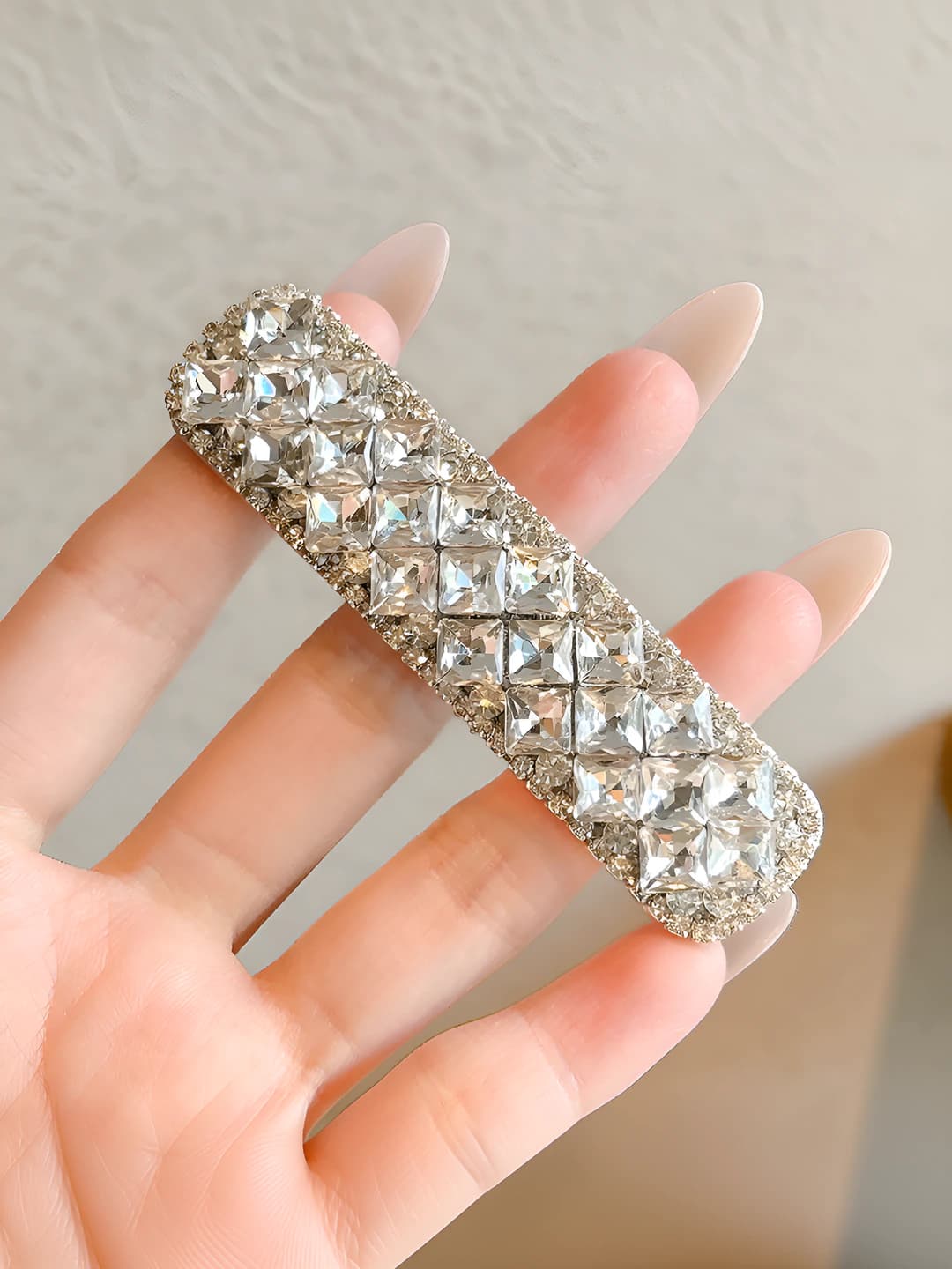 1# Crystal white, zircon, 7.5 cm