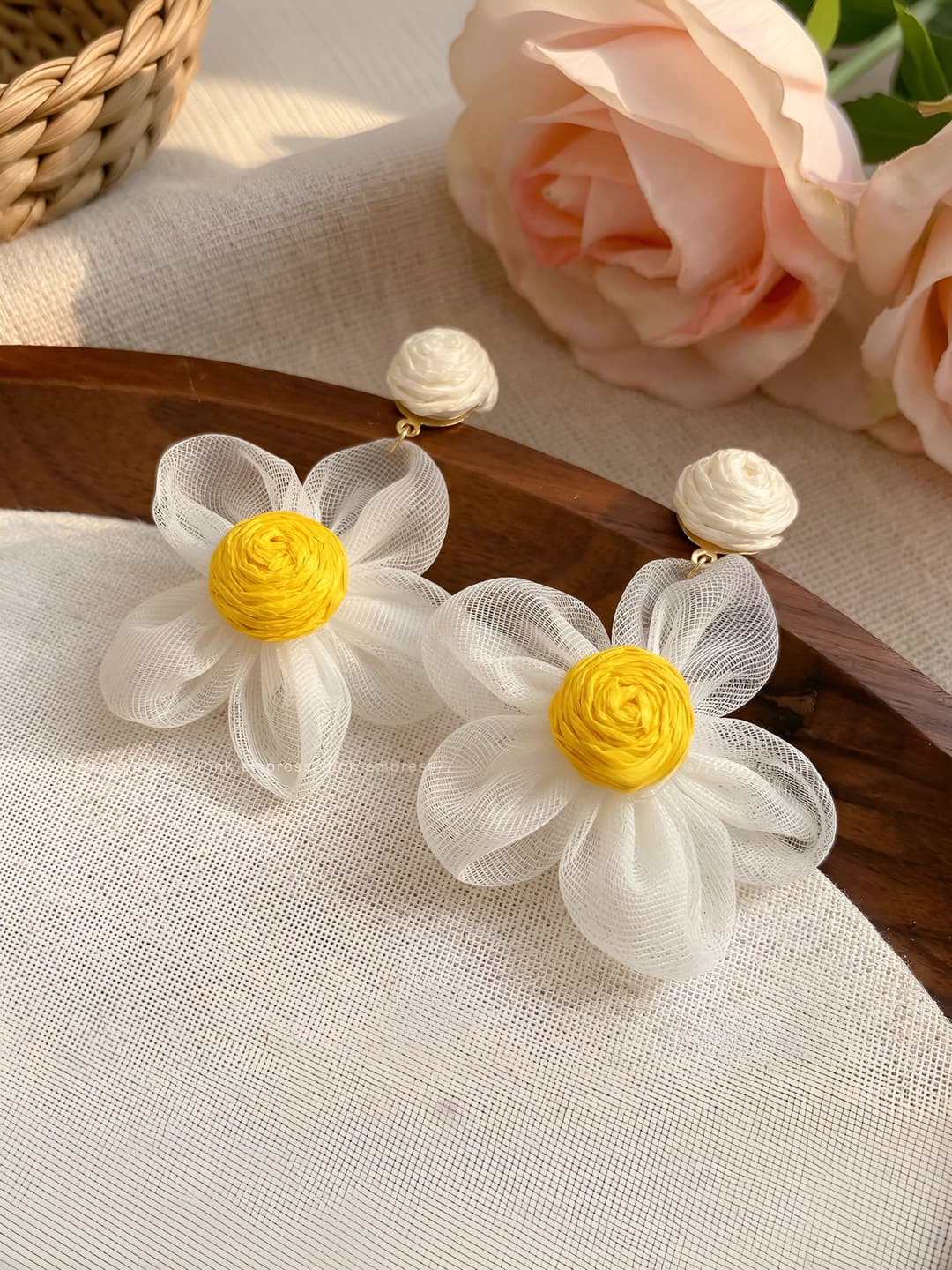 1# dopamine white flower earrings - alloy + woven + fabric