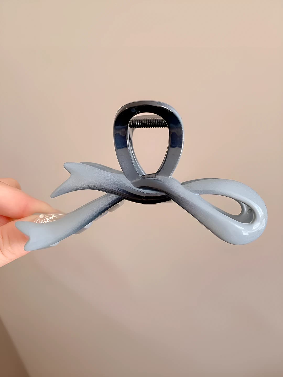 Bow clip - gradient blue-black