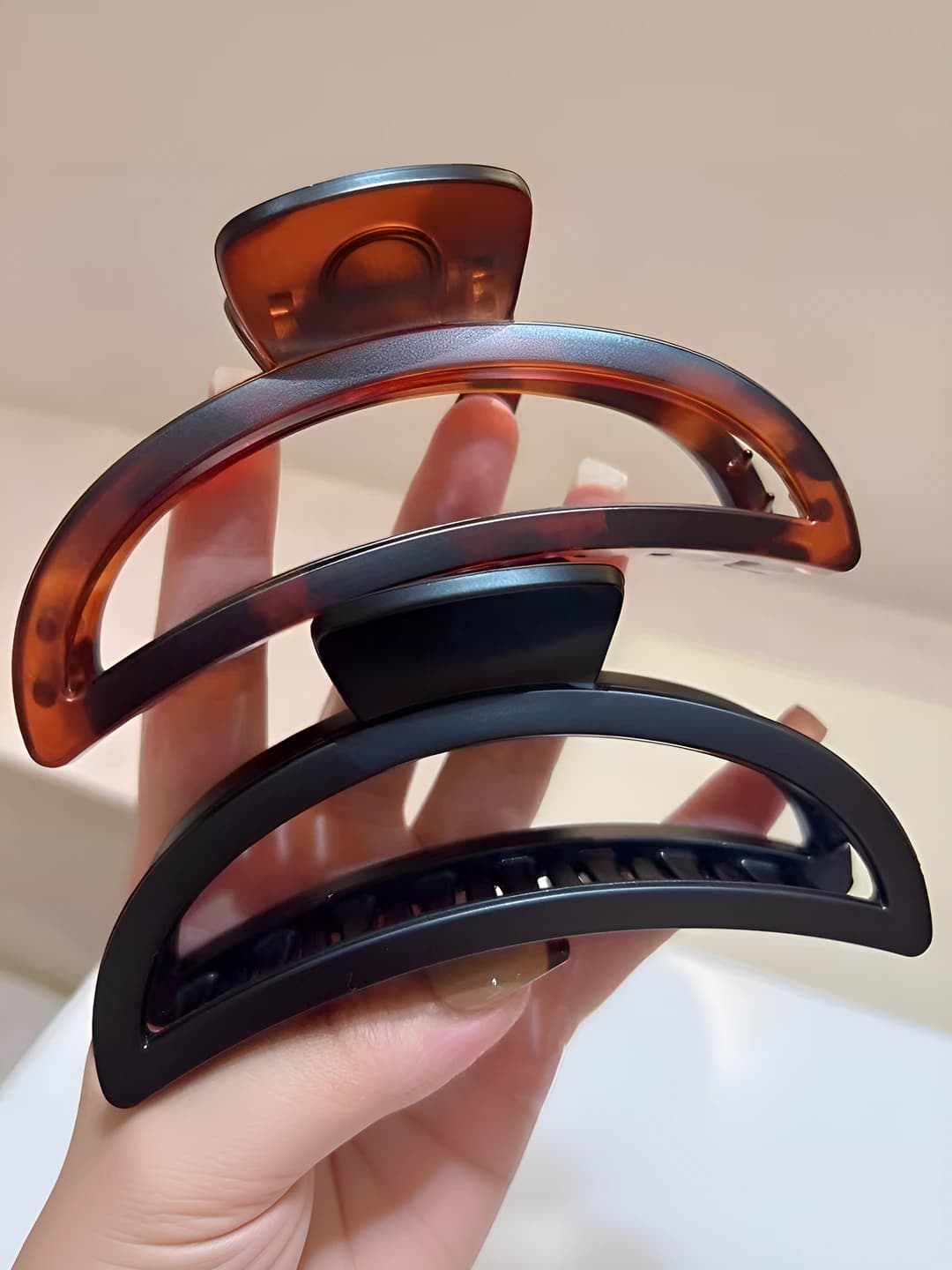 Women's large crescent-shaped claw clips 2026, matte black, dark red and brown, French style, elegant and simple design