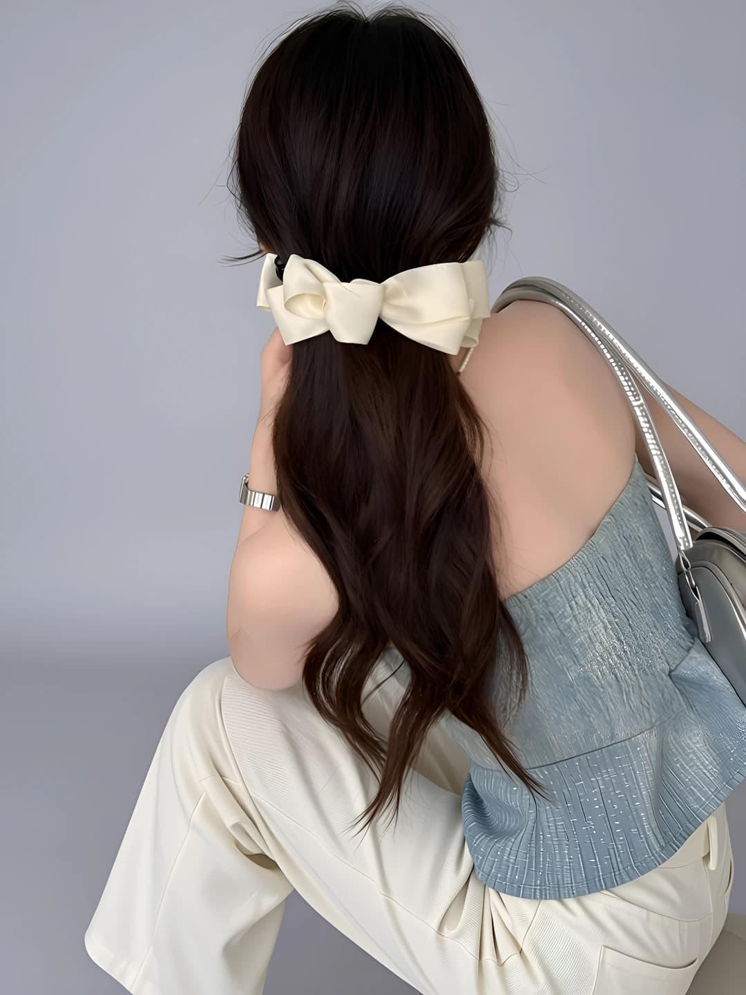 Off-white, ~12 cm, base 9.5 cm