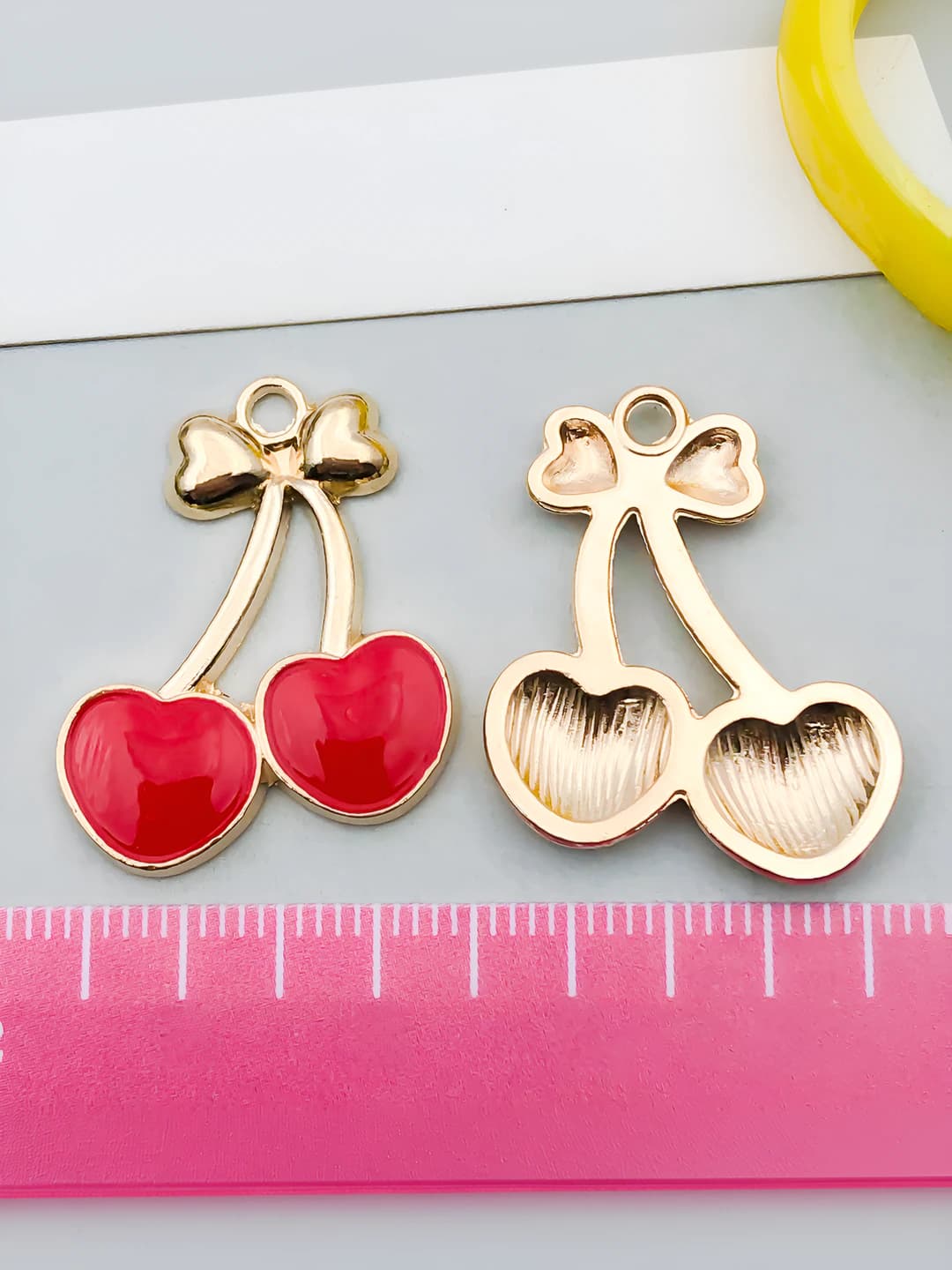 1 red cherry, 21x24mm, 2.7g