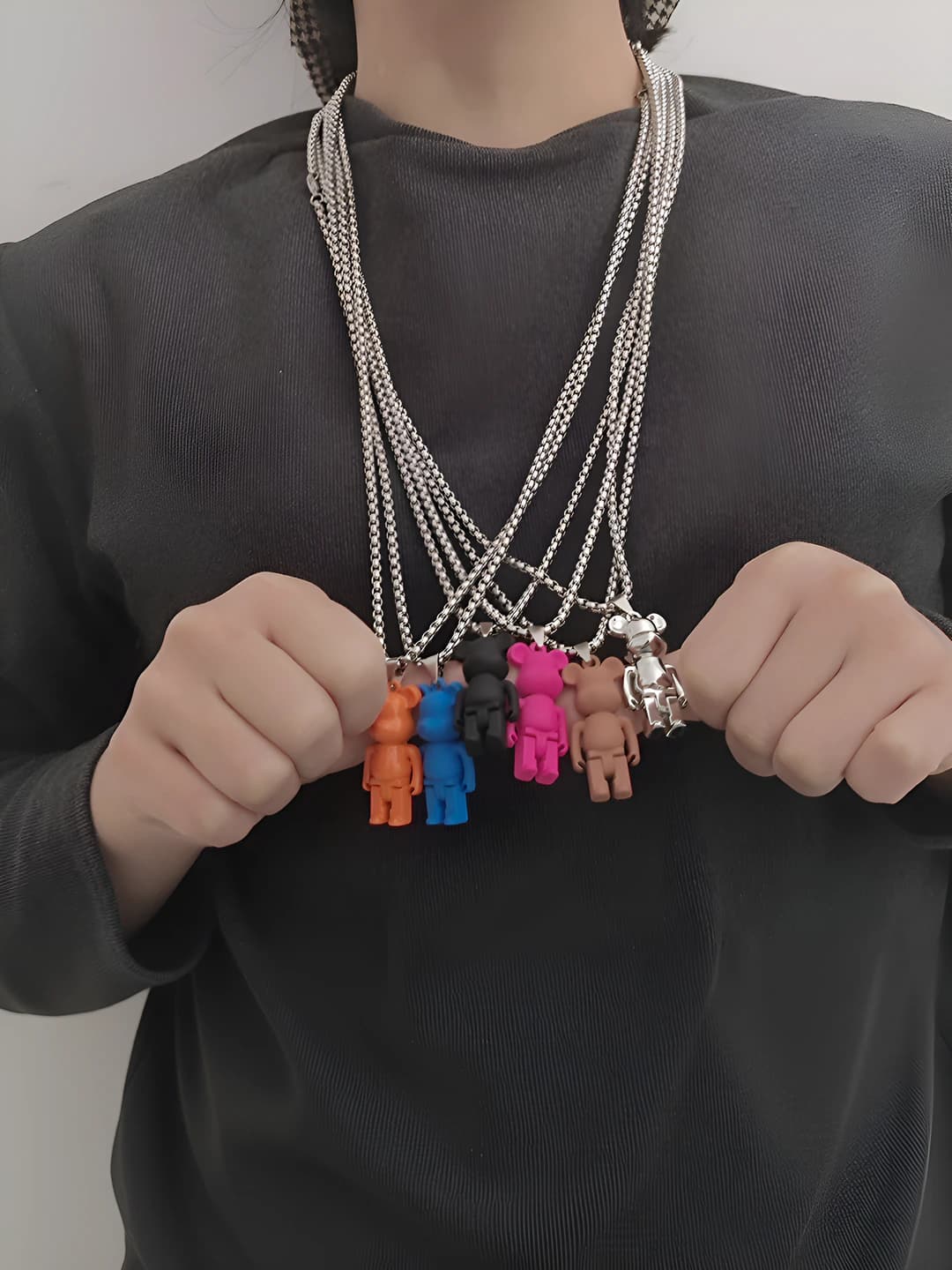 Ayollar uchun rangli qora ayiq titanium po'lat zanjiri, uzin sviter zanjiri, hip-hop uslubidagi oddiy va ko'p qirrali taqinchoq