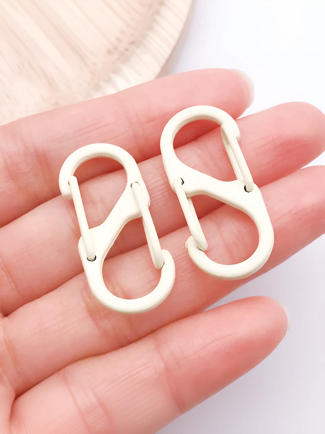 1 шт молочный цинковый сплав S-замок 8-образный 33x14mm-2.8g