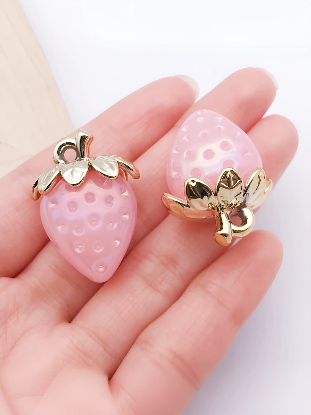 1 pc jelly pink AB multicolor gold acrylic 3D strawberry 31x23x17mm-4.2g