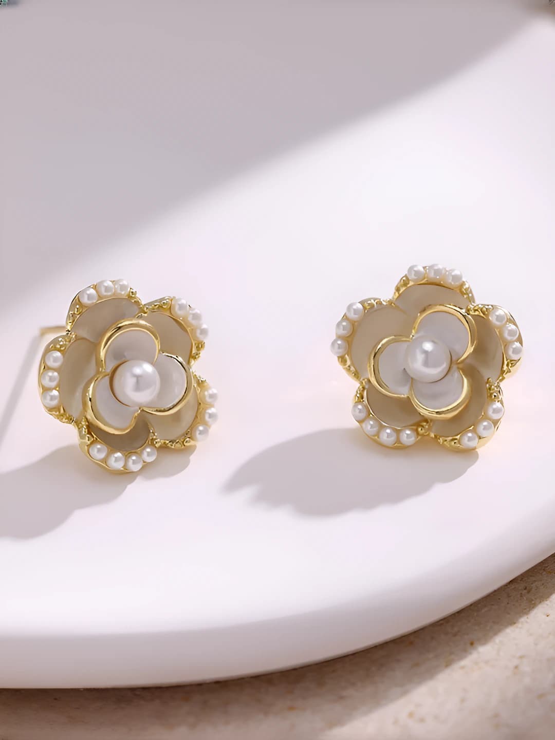 Women's French gentle and fresh pearl stud earrings in rose shape, retro and light luxury