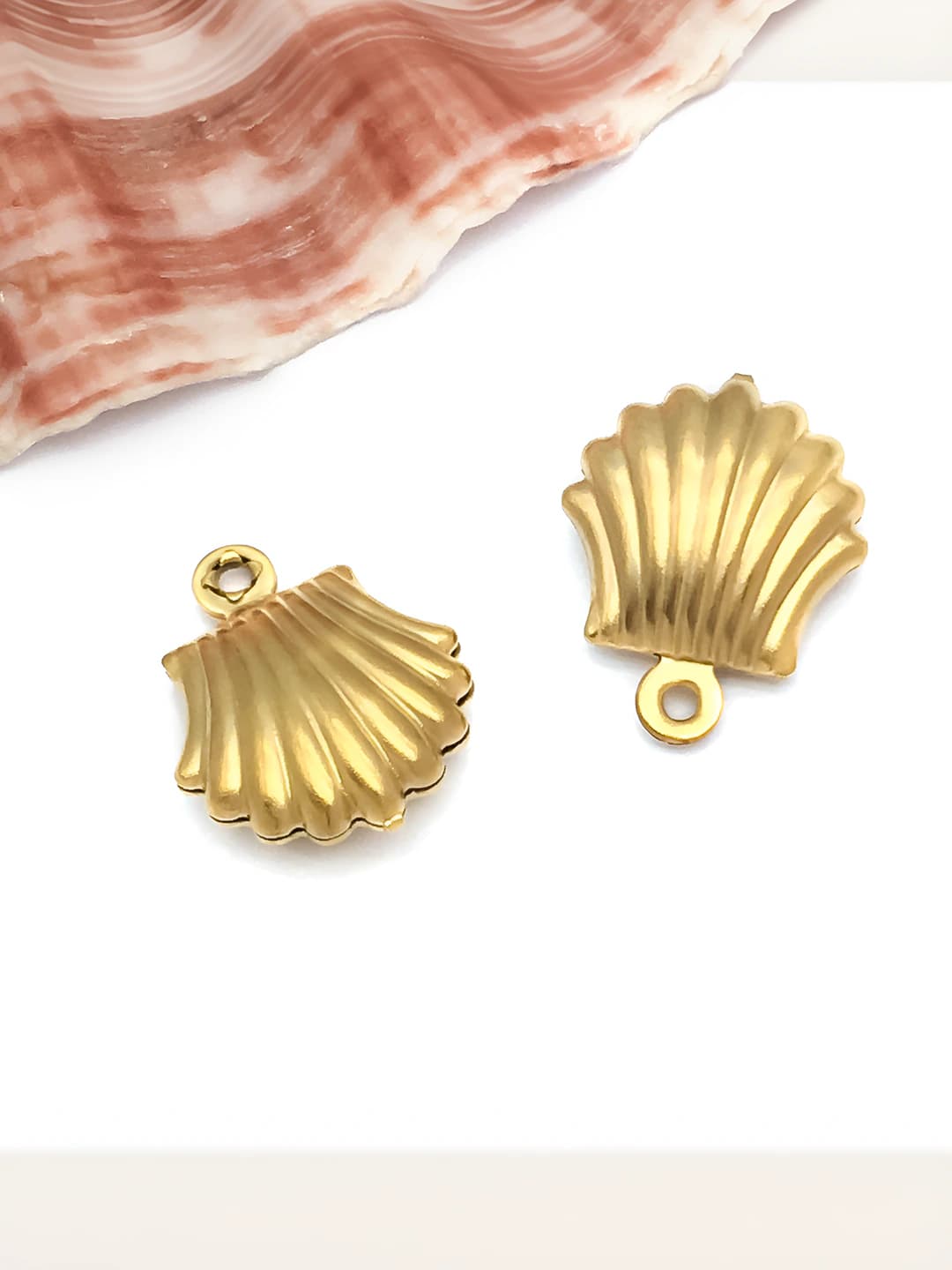 1 pc gold small scallop 11x14x5mm hole 1mm