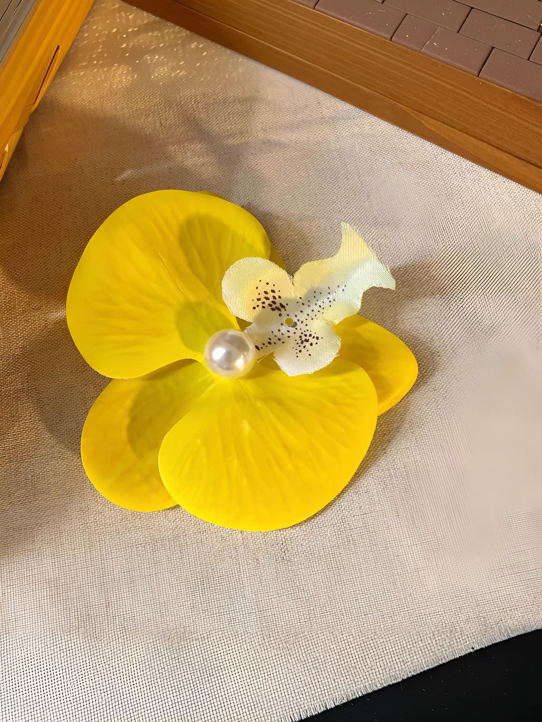 8# Yellow phalaenopsis clip (~4cm)