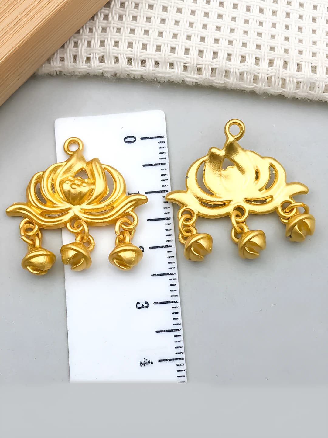 1 шт простой лотос с колокольчиком 26x25mm 3.3g