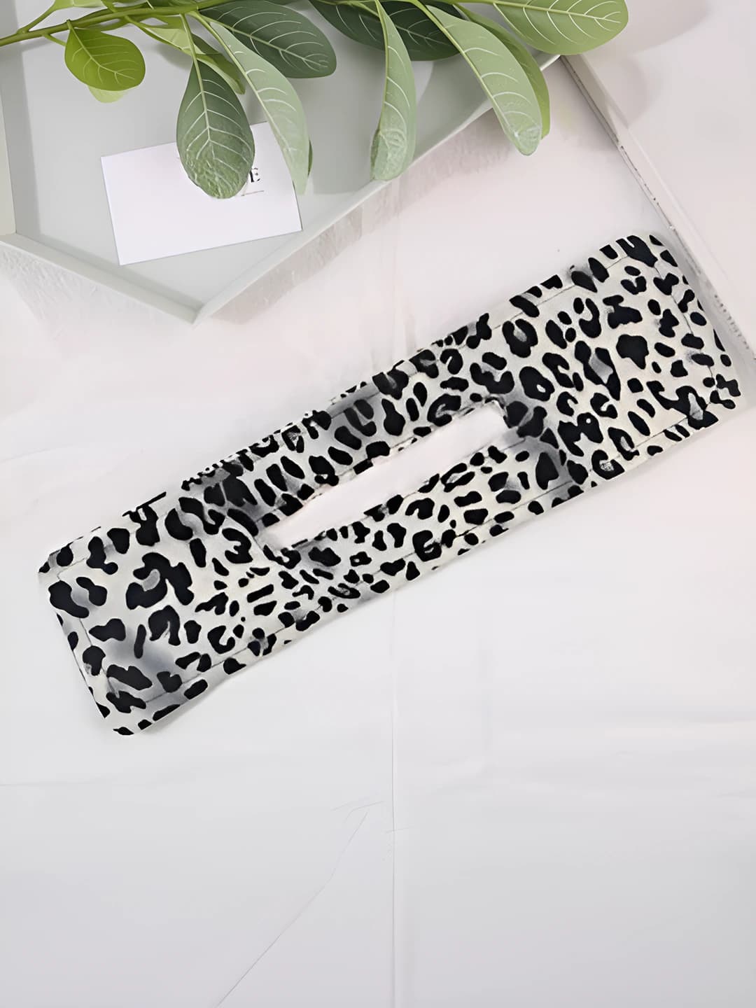 Leopard och kulrang