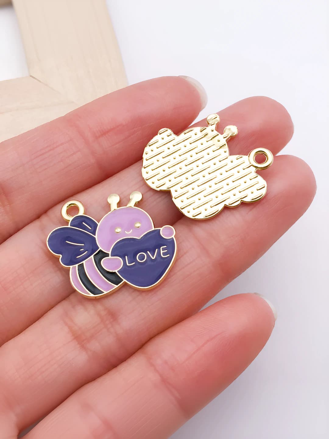 Binafsha LOVE asalari, 18x22mm