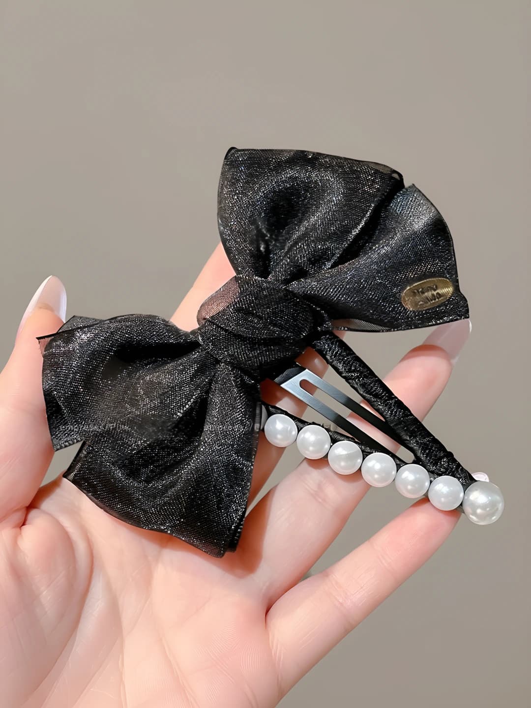 Black - base 6.8 cm, bow 10 cm, 7 cm