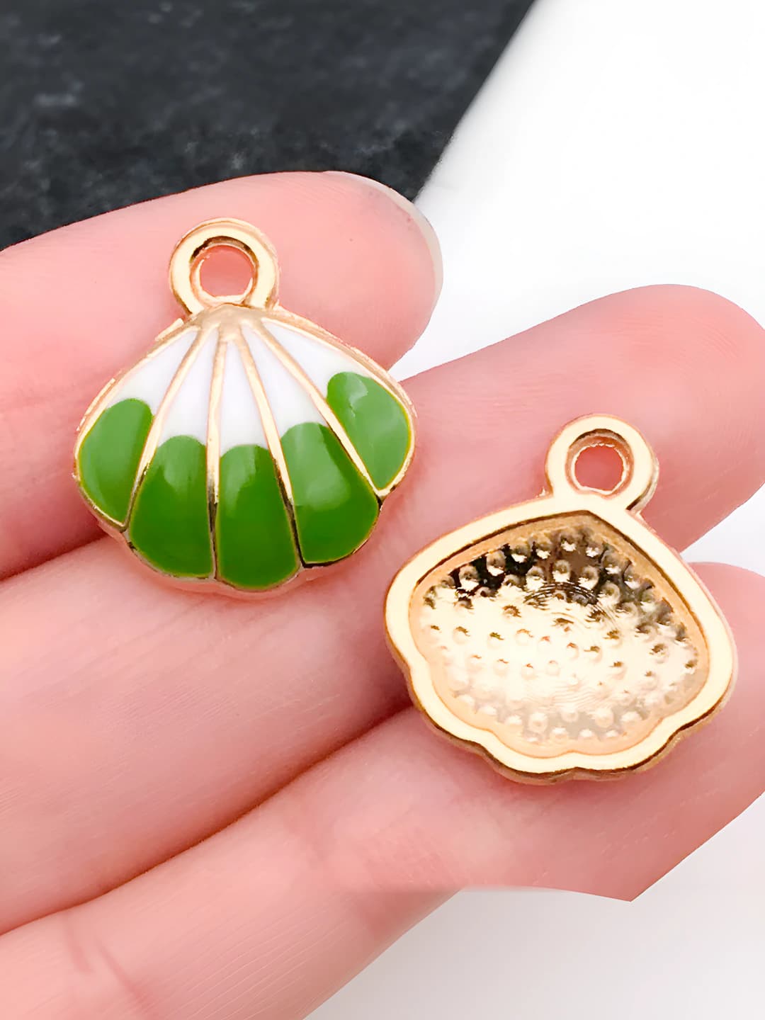 1 pc green shell 16x17mm-1.3g