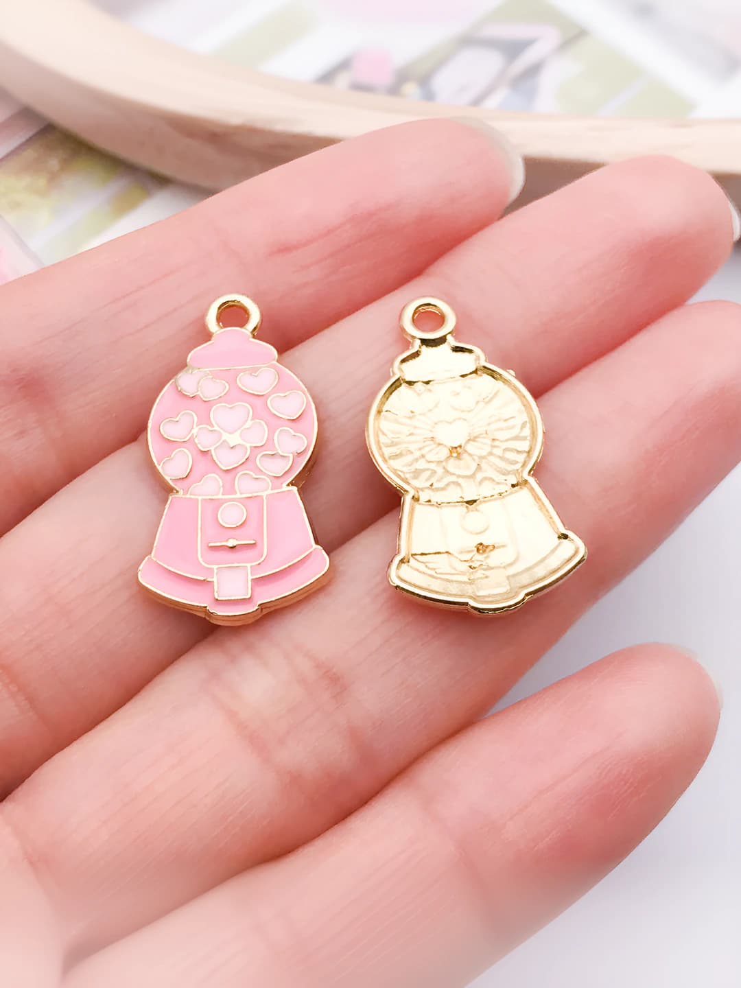Pink gacha heart - 25x13mm