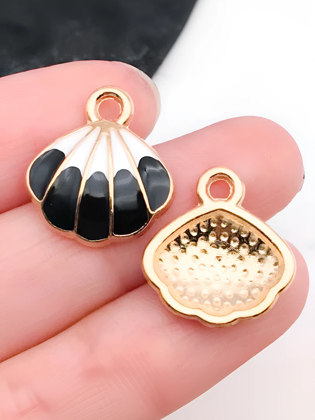 1 pc black shell 16x17mm-1.3g