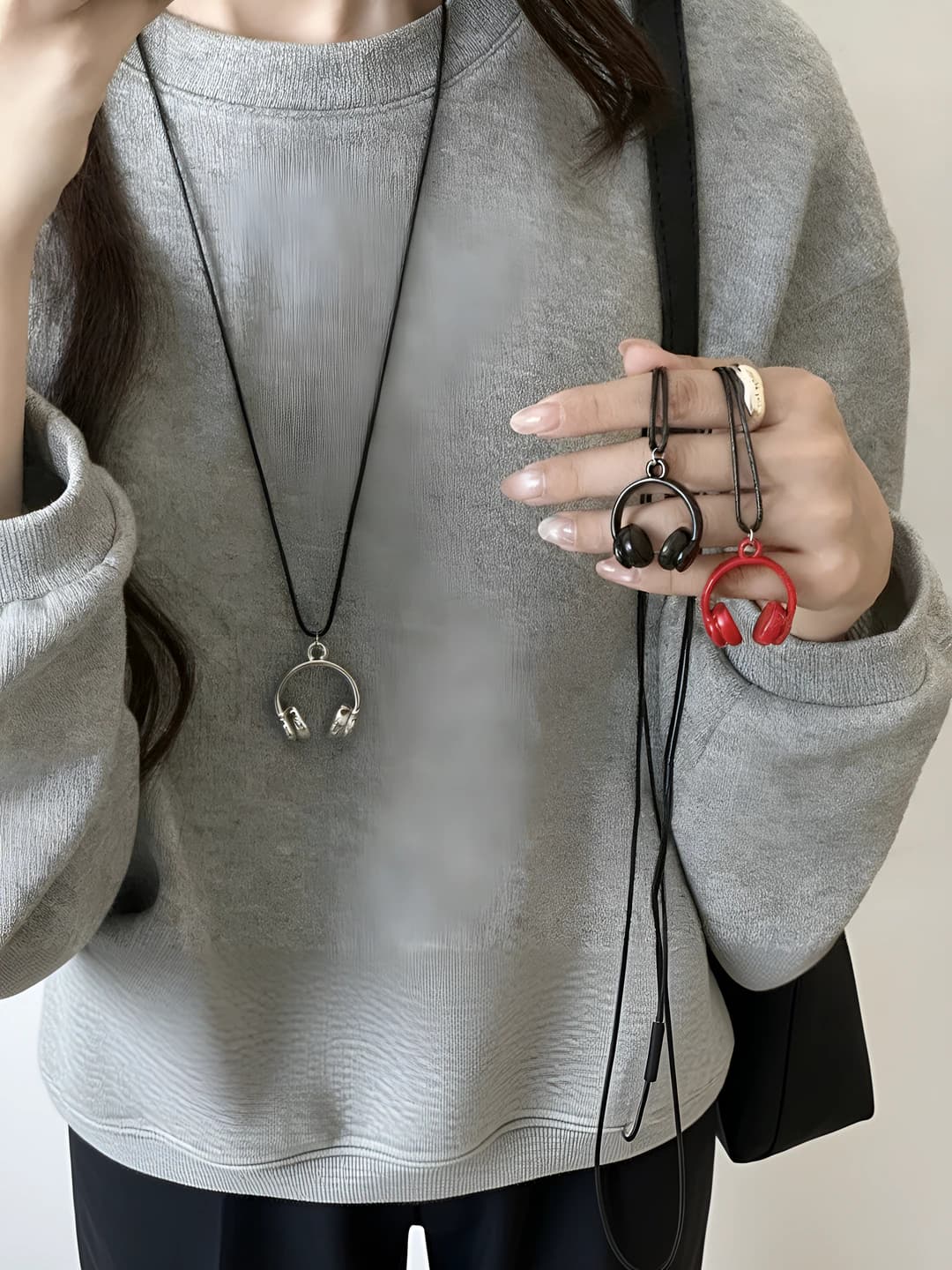 Women's headphone pendant necklace, black cord, 2026 autumn-winter, ins style, simple sweater chain