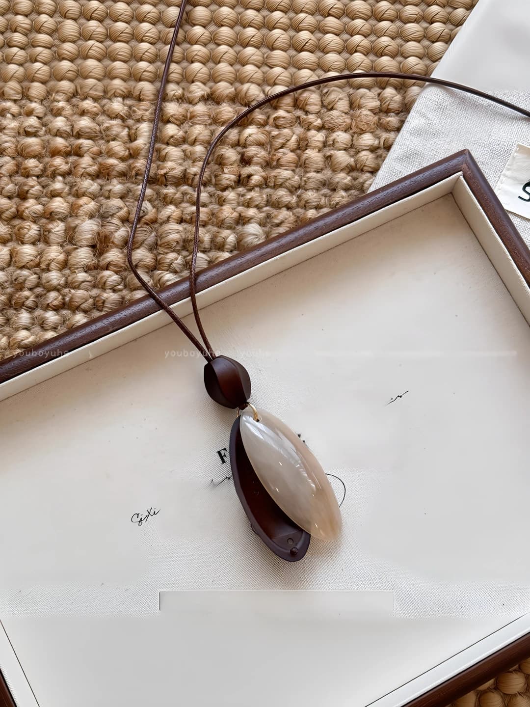 Oval