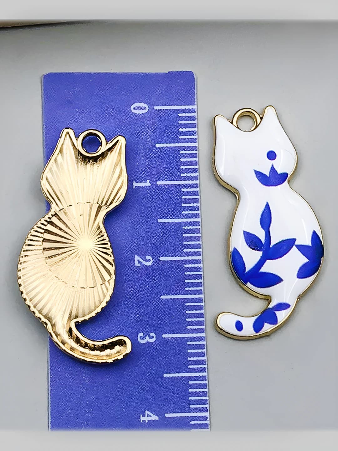 1 шт сине-белый кот со спины 30x17x3mm-1.8g