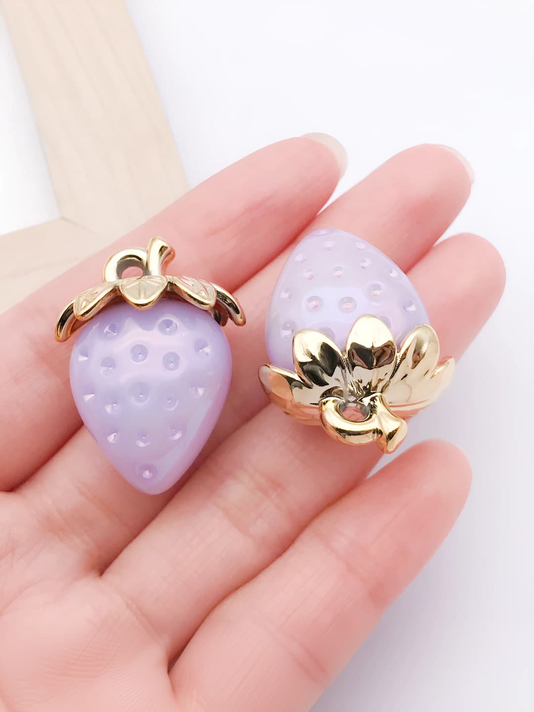 1 pc purple AB acrylic strawberry 31x23mm