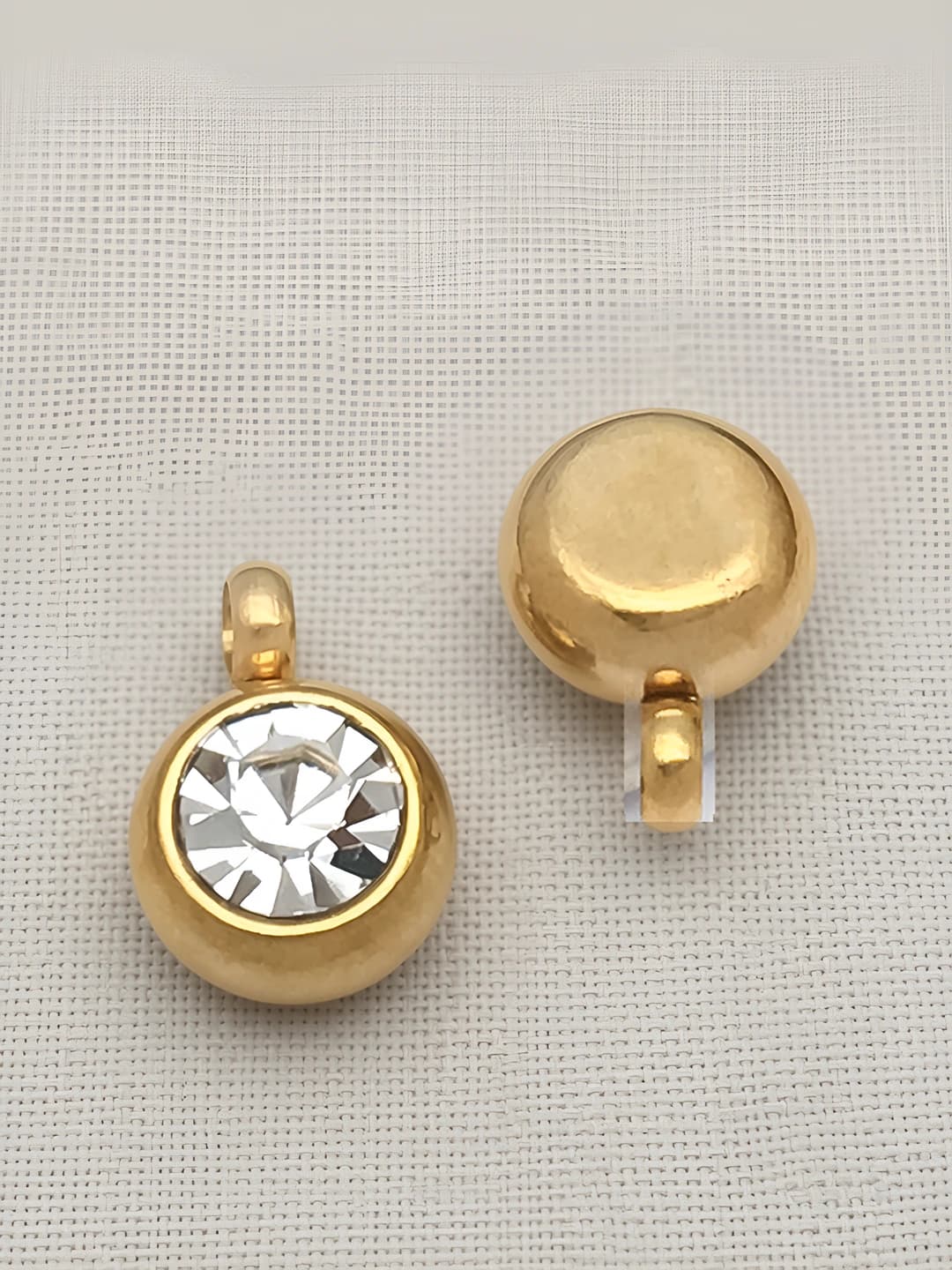 Gold 6x8.5x4mm vertical 1.5mm April white 12 stones 0.5g