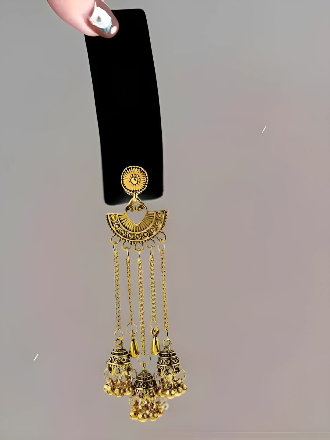 Black - fan-shaped fringe
