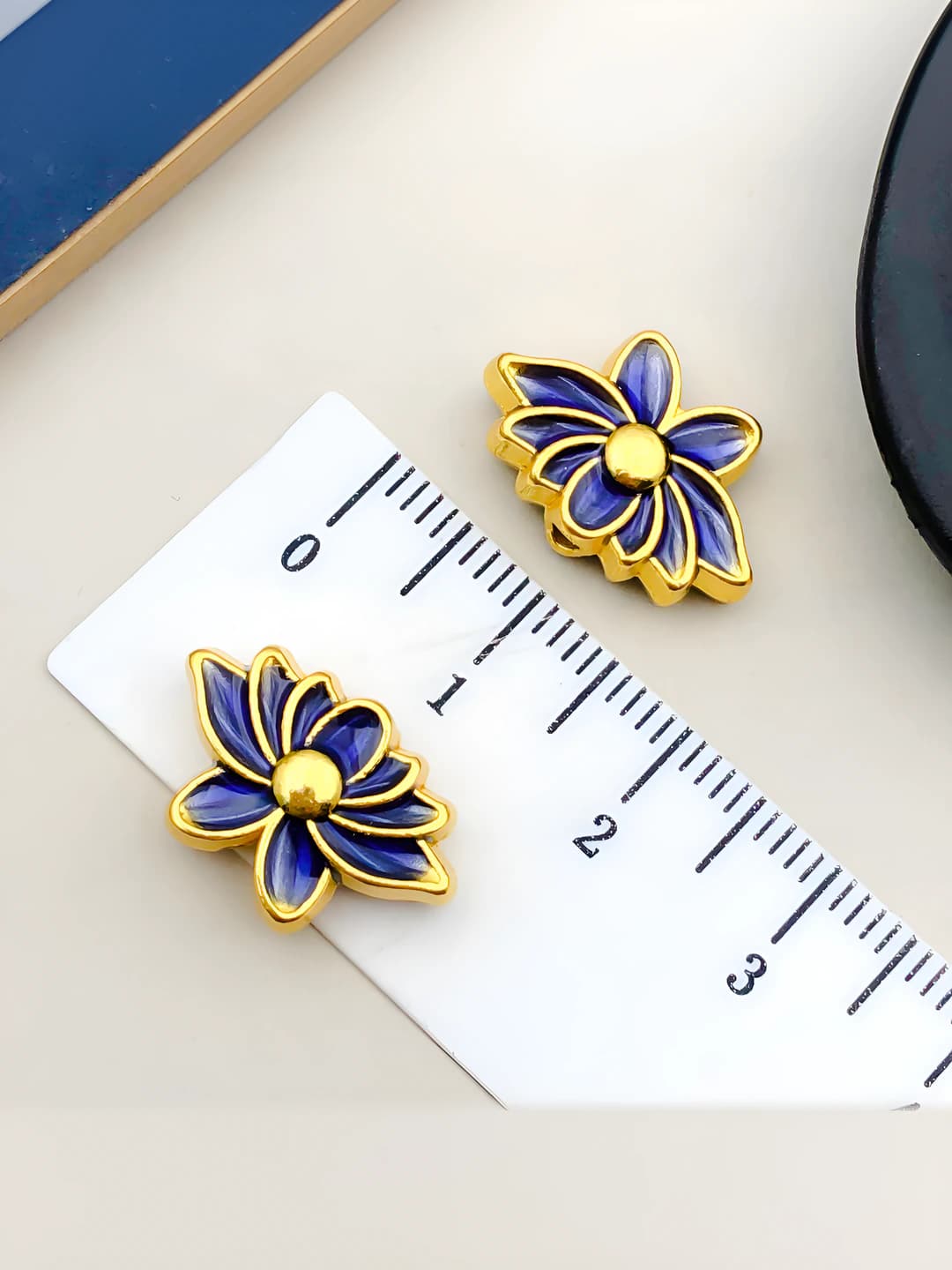 1 pc dark blue lotus, 17x11mm, 2.6g