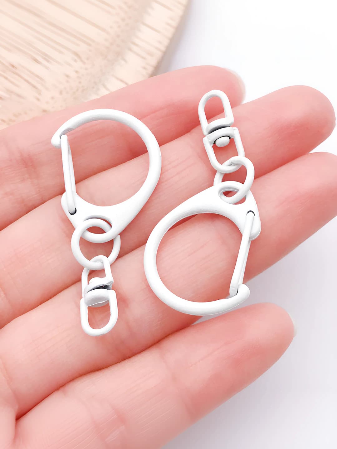 1 pc white paint D ring 8 key 41x18mm-1.9g