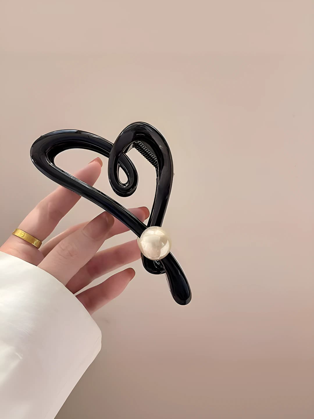 Glossy black, 1 large pearl
