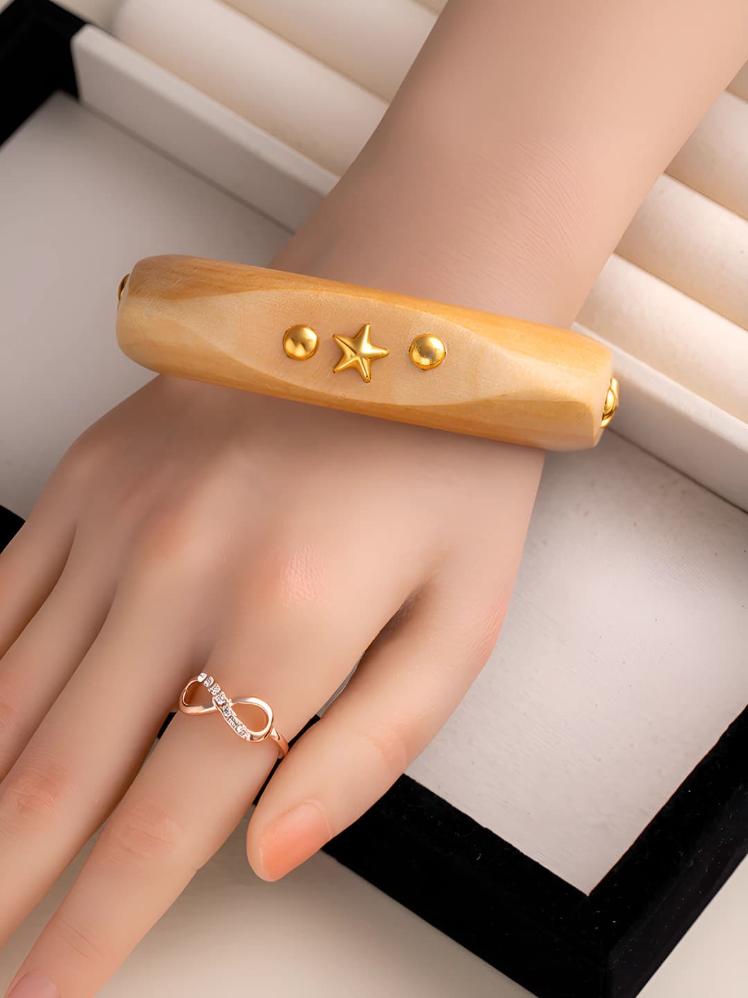 Beige (one gold star)