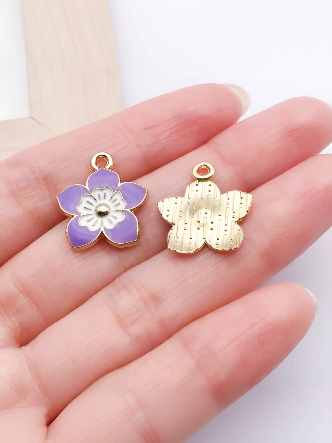 1 pc purple epoxy five-pointed star flower sakura 18x16x2mm-0.8g
