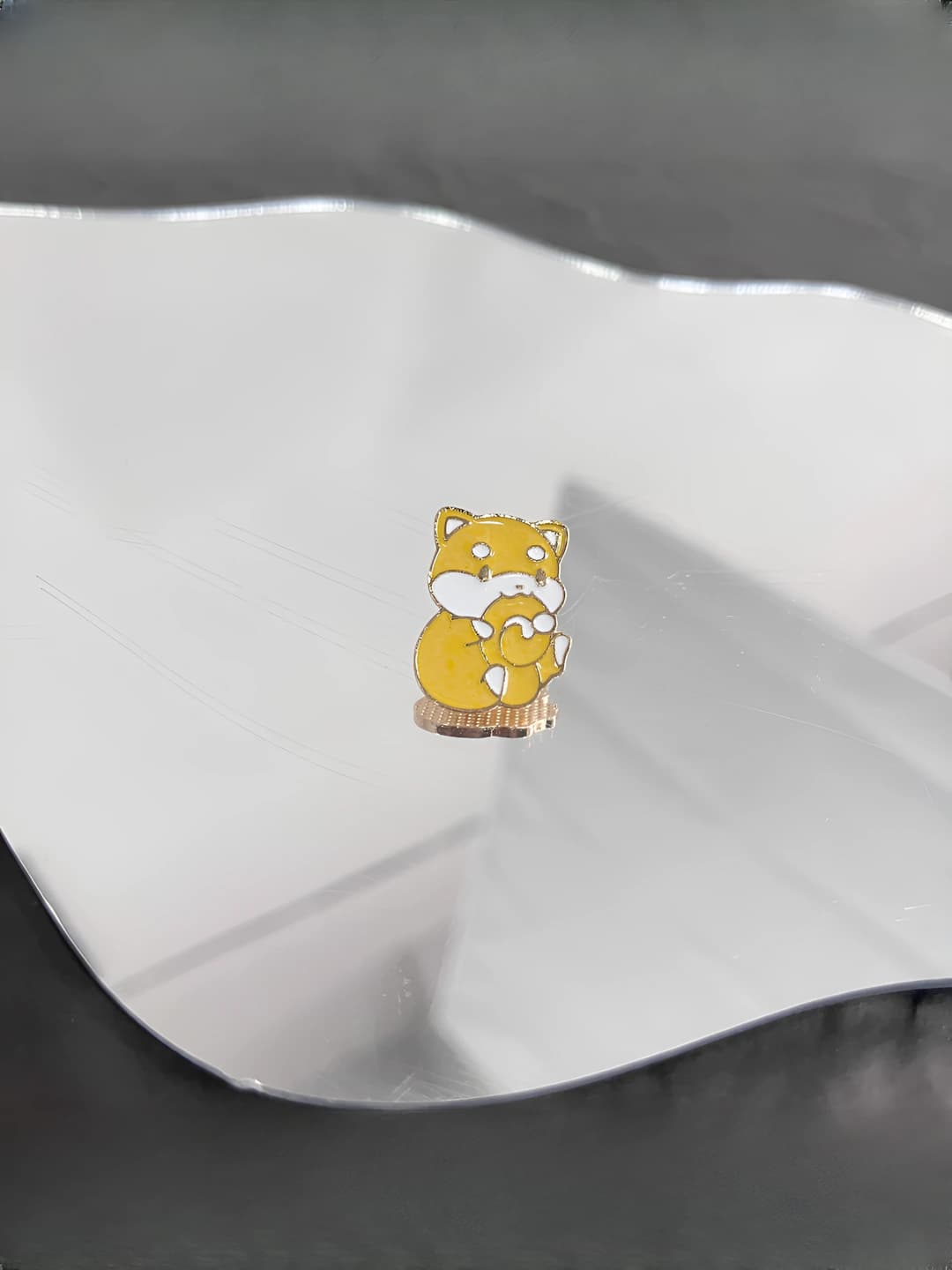 K324 Cartoon brooch variant 1 Yellow
