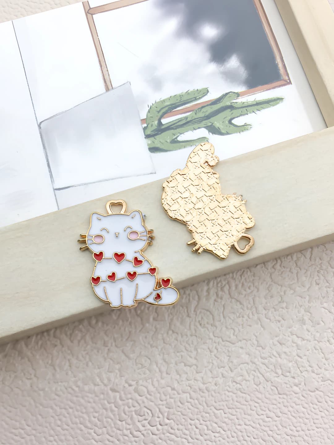 White, 19x20mm, 1.3g